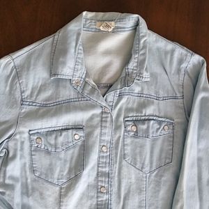 Long sleeve pearl buttoned shirt